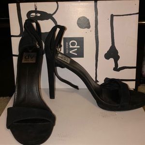 Classic Black ankle strap heels!
